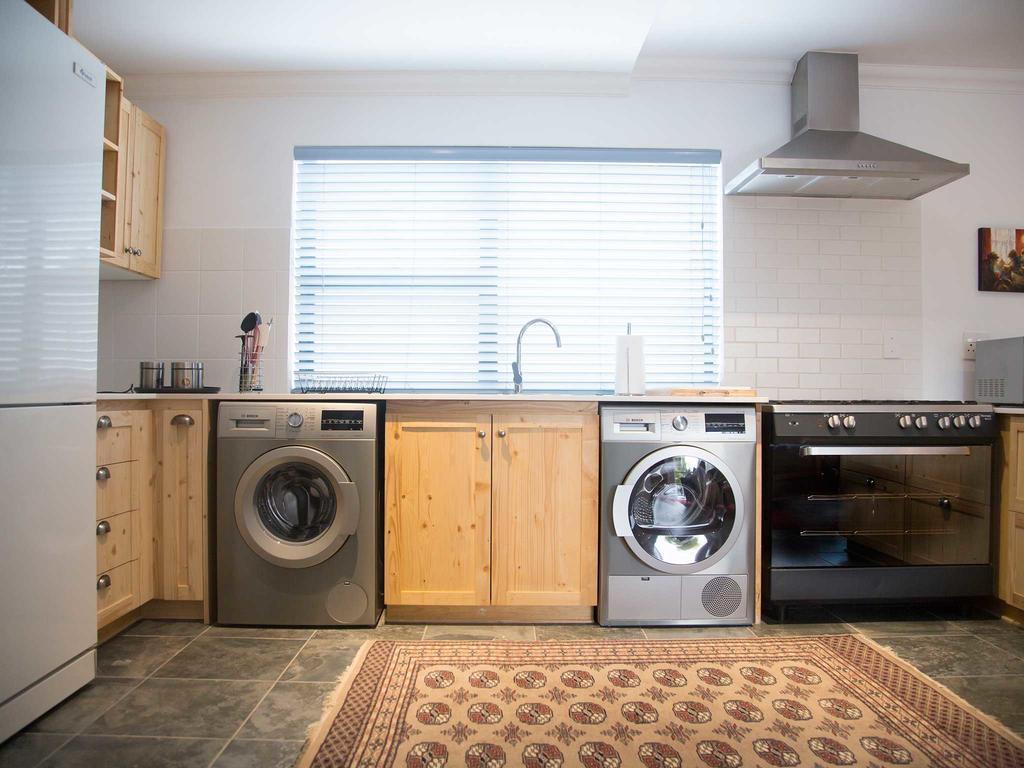 7 Ackermann Place Guest House Стеленбош Екстериор снимка